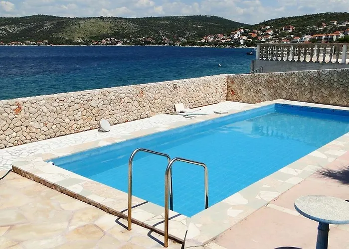 Family-friendly With Swimming Pool Razanj, Rogoznica - 7606 Ražanj